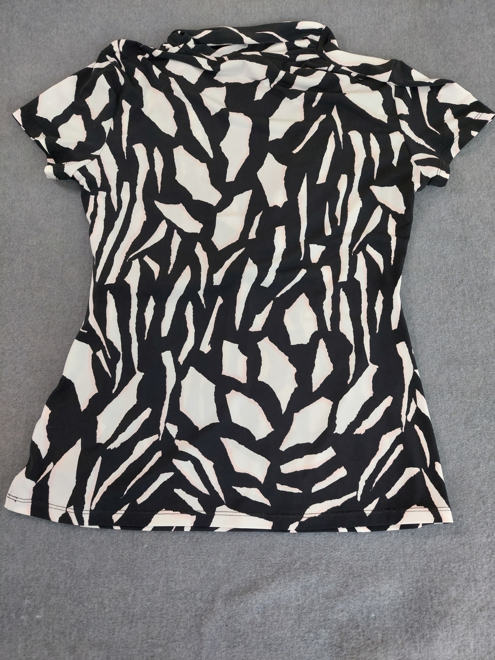 DKNY Abstract Zebra Print Faux Wrap Top Blouse Black White Size M - Picture 7 of 7